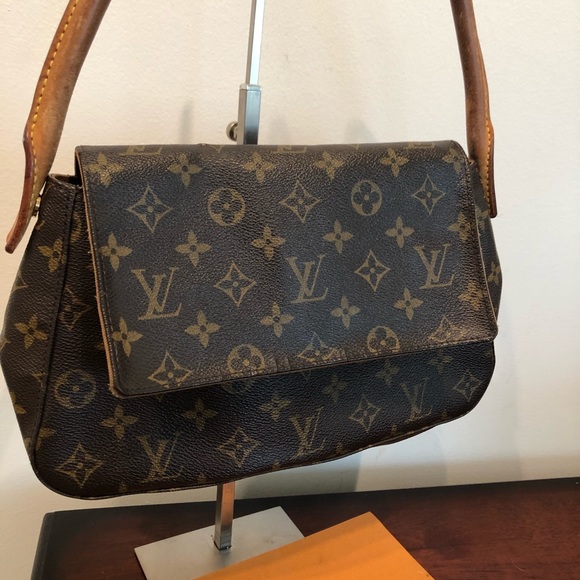 🌴Authentic Louis Vuitton Looping Mini🌴 - Picture 2 of 8